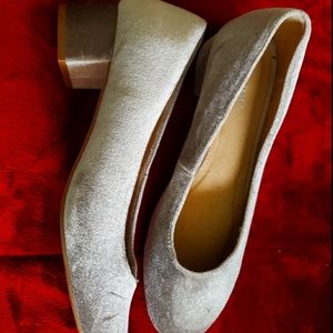 Old Navy velvet gray pumps